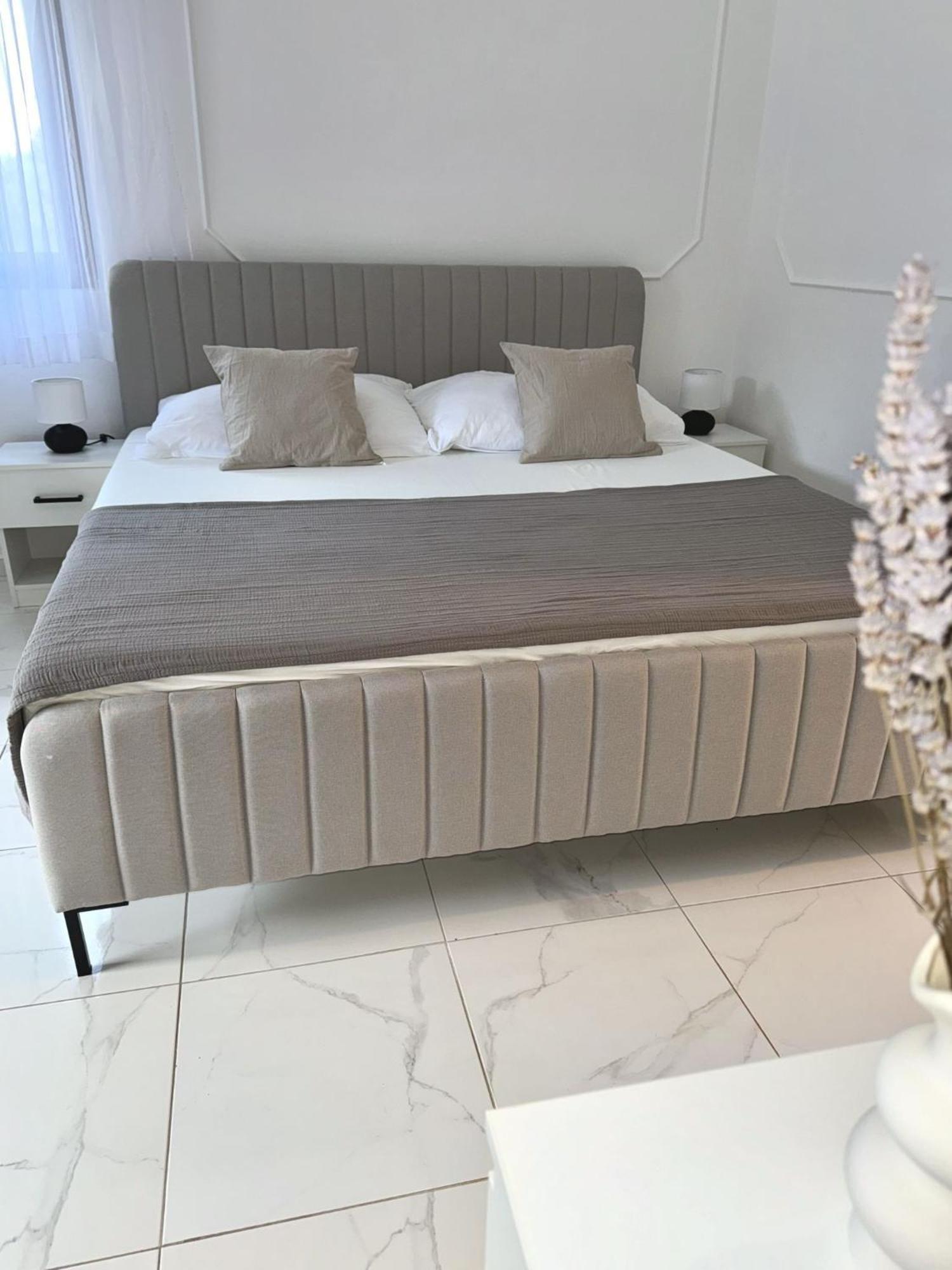 And Makaj Apartman