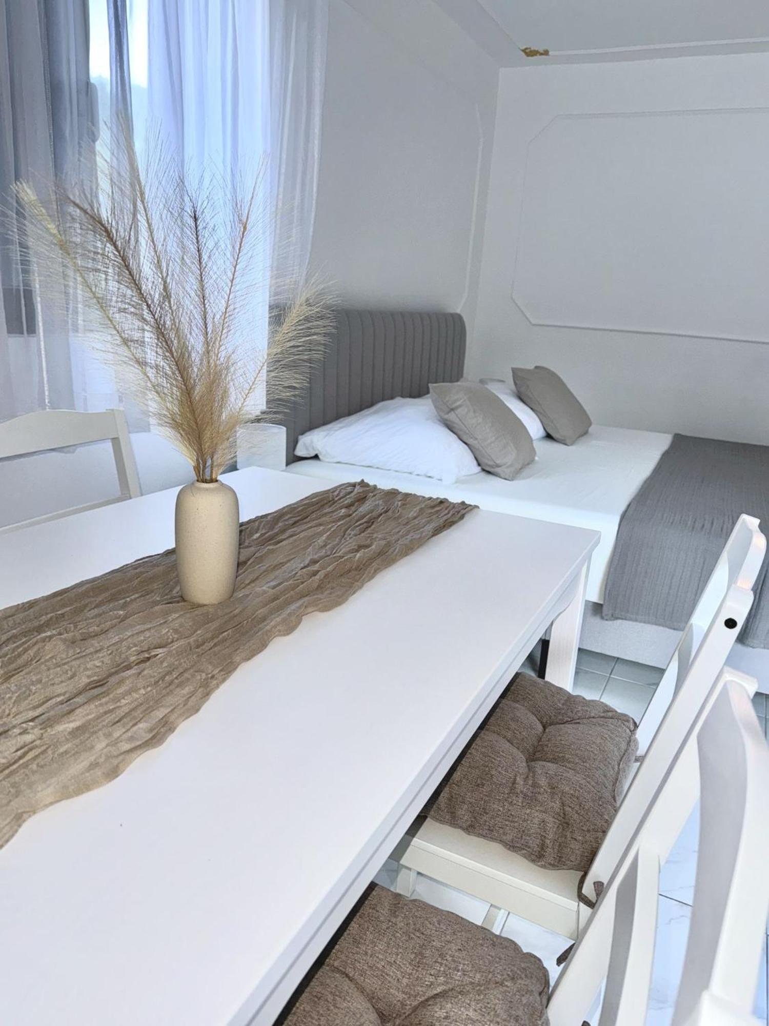 And Makaj Apartman *